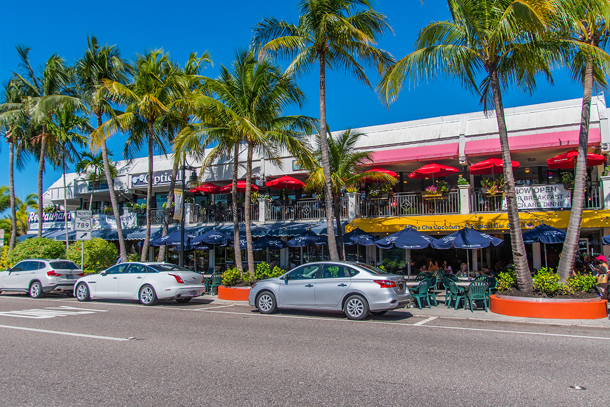 Palm-lined shops and restaurants at St. Armands Circle near Longboat Key