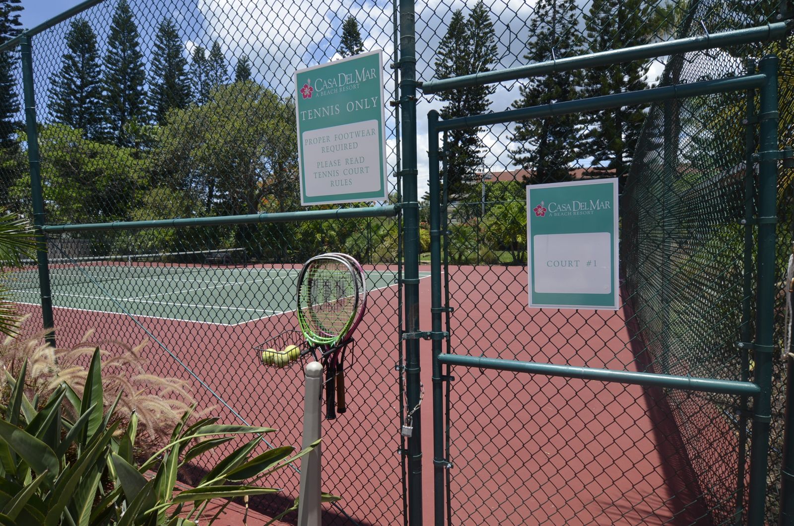 Outdoor tennis courts at Casa Del Mar on Longboat Key