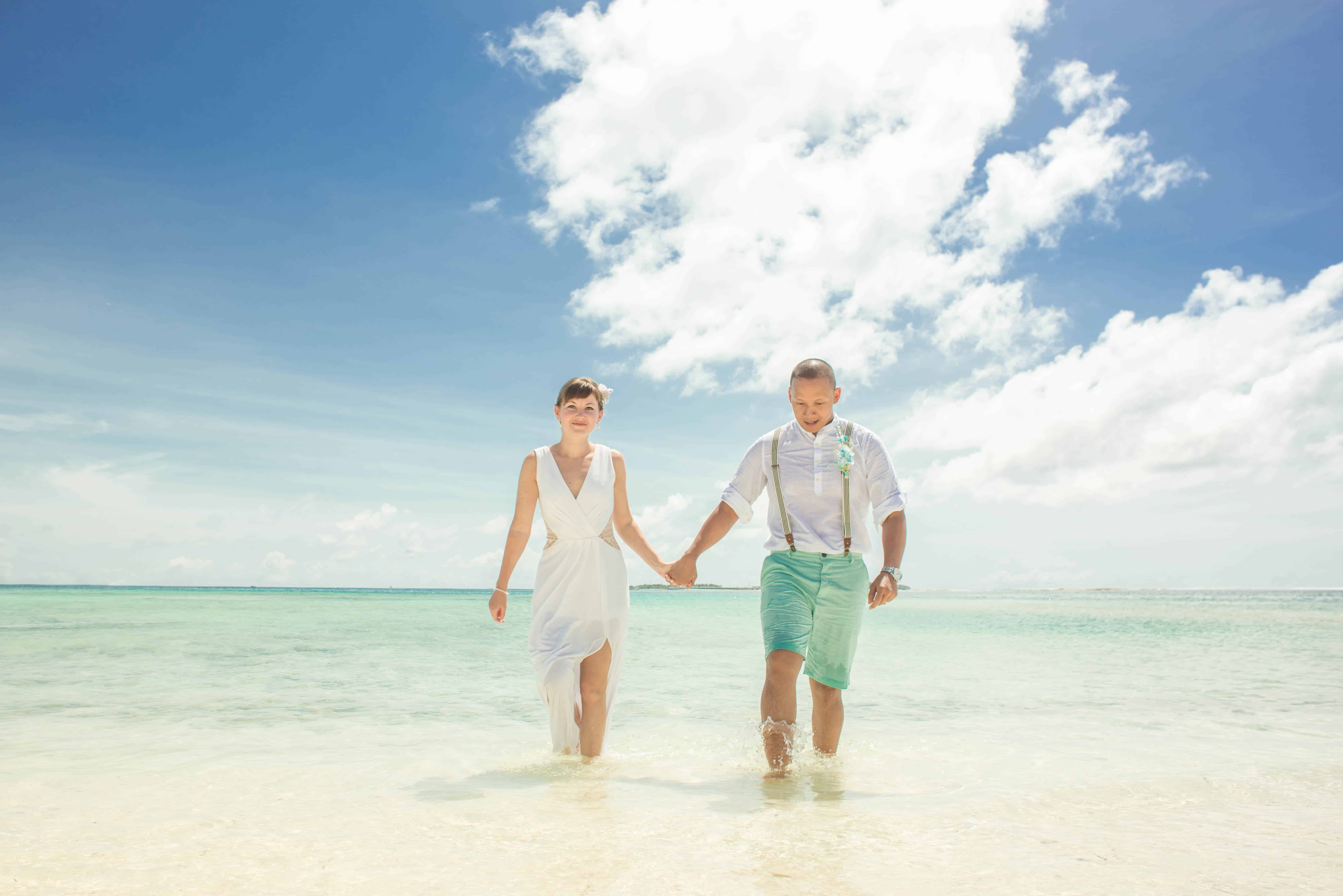 Couple walking on the beach near Longboat Key vacation rentals