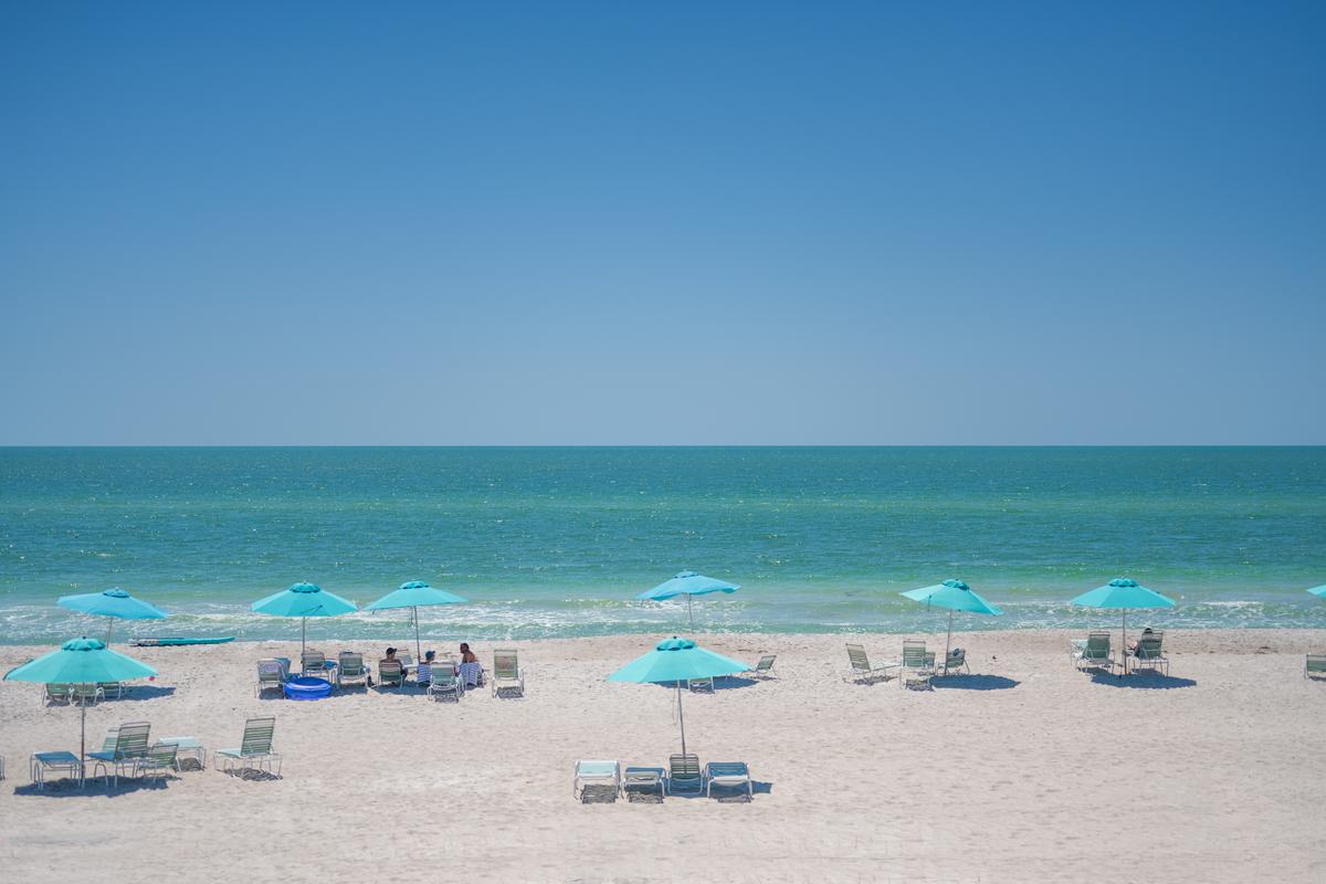 Quiet Casa Del Mar rental setting for a family beach vacation