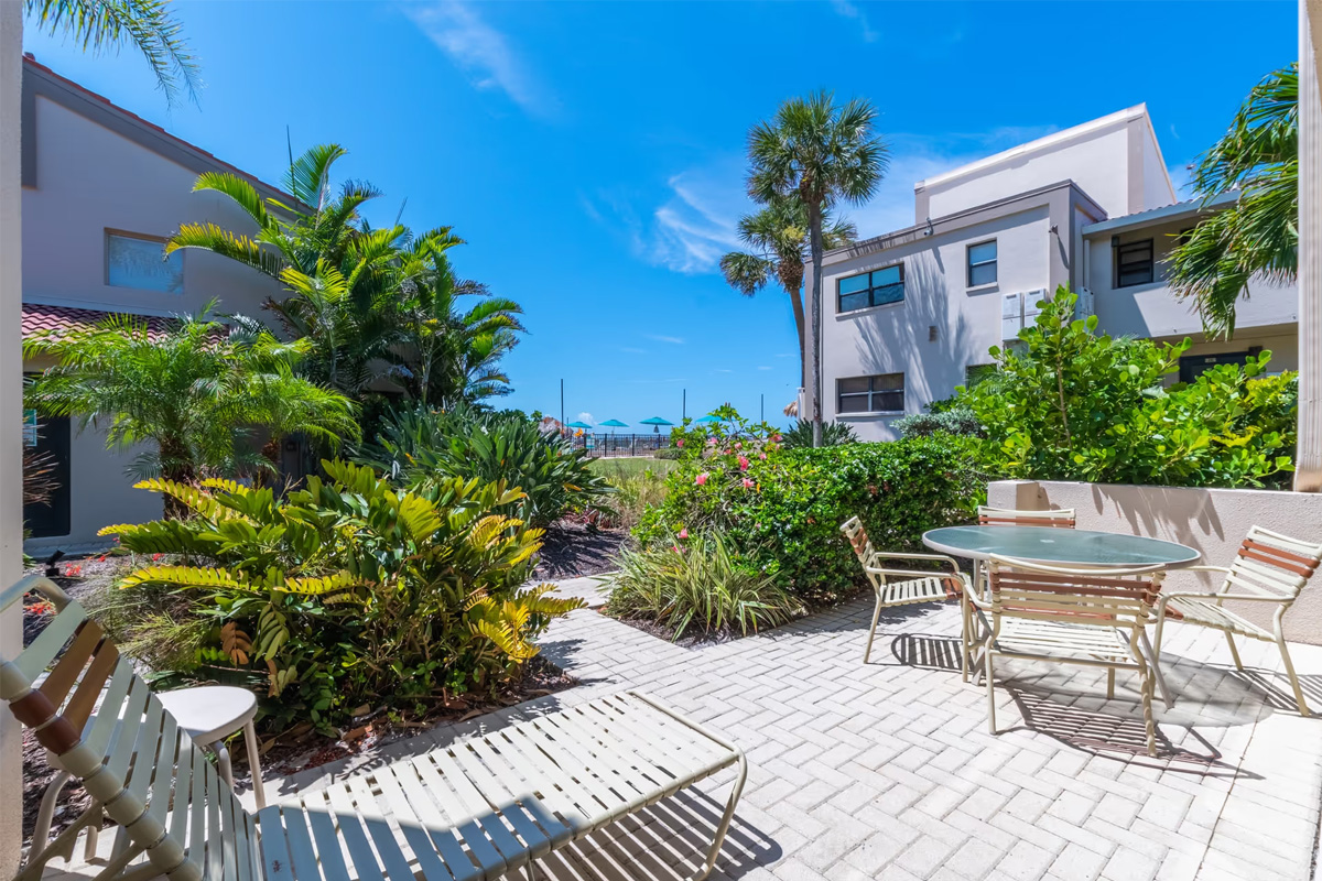 Casa Del Mar courtyard rental patio with tropical landscaping